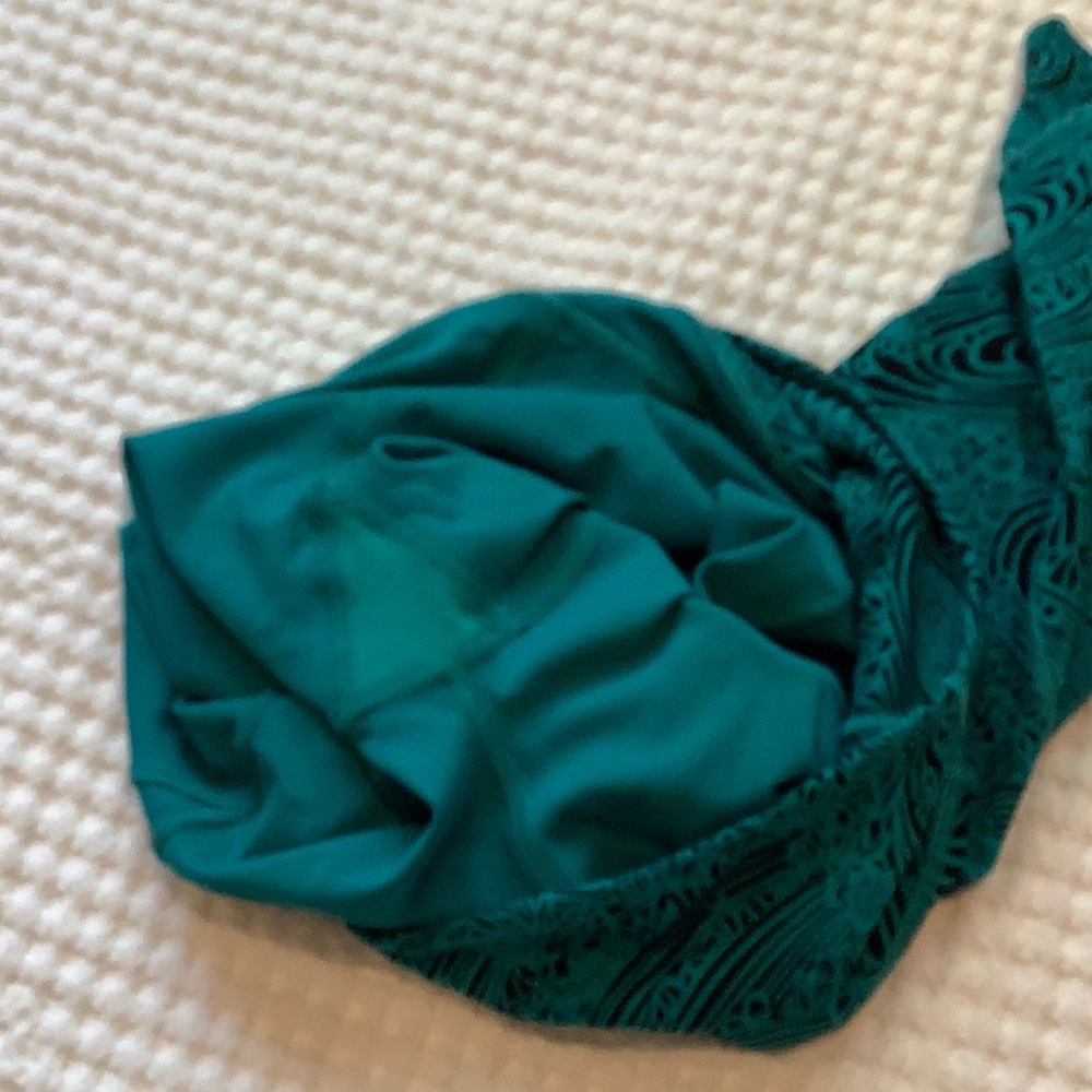 Lululemon In Movement Crops - Picture 9 of 9
